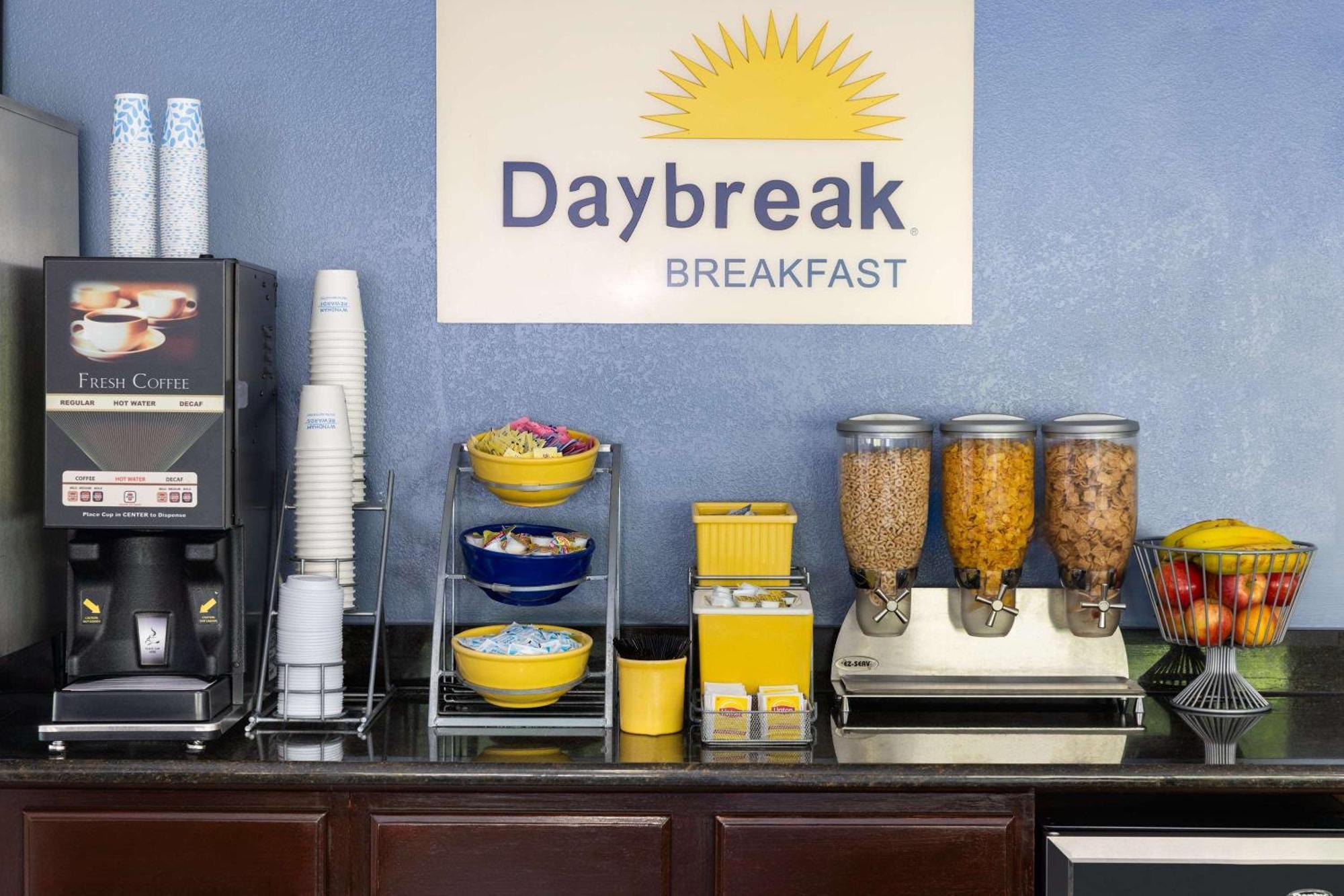 Days Inn By Wyndham Wurtsboro Екстериор снимка